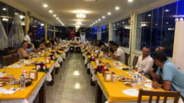 Hatay'da ; emekçi dostlar ile yemekte biraraya geldik