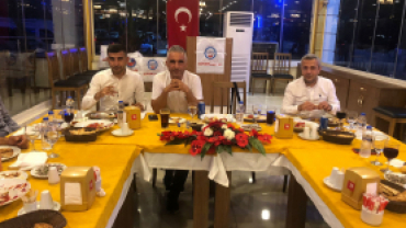 Hatay'da ; emekçi dostlar ile yemekte biraraya geldik